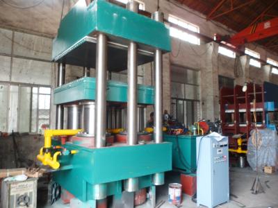 中国 4本の柱の電気熱するゴム製加硫の出版物機械 販売のため