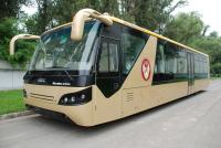 China Autobús cómodo del delantal del aeropuerto de Seater del motor diesel 13 con el delantal de aluminio en venta