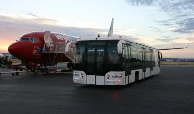 China Long 200 Liter Airport Apron Bus With 190H52 Lead - Acid Battery for sale