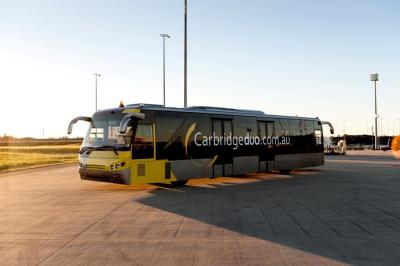 China Autobús de aluminio lleno del autobús de limusina del aeropuerto del radio de la vuelta del cortocircuito del cuerpo aero- en venta