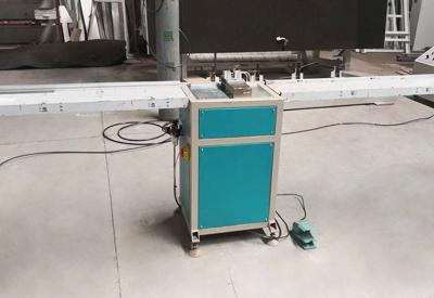China Manuelle Distanzscheiben-Aluminiumschneidemaschine benutzt für den Schnitt des Aluminiumstreifens zu verkaufen