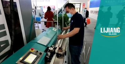 China Máquina butílica automática del extrusor para el primer sello del vidrio aislador en venta