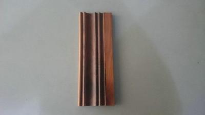 China Processamento fácil dos produtos exteriores de madeira decorativos brilhantes dos moldes da cor à venda