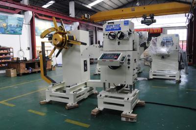 China Fully Automatic NC Zig Zag Servo Roll Feeder 0.3-3.2mm Thickness Decoiler Straightener Feeder for sale