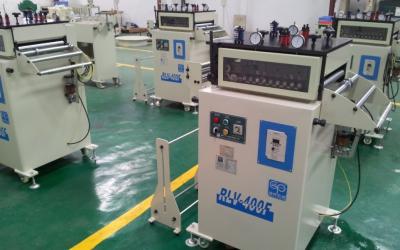 China Alimentador automático da niveladora do NC da bobina do metal para a linha de alimentador RLV-400F à venda