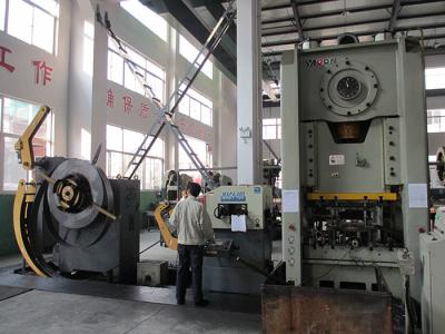 China Nivelando precisão de carimbo das peças da máquina do alimentador da bobina a auto que carimba o processamento à venda
