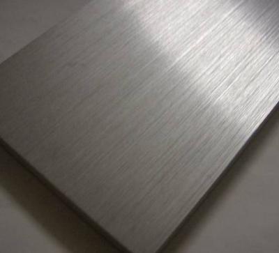China Protuberancia de aluminio de encargo de los recintos de aluminio del perfil del final de la plata del cepillo en venta