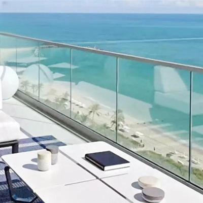 China Frameless Glasaluminiumgeländer für Landhaus-Garten-Balkon-Glasklammern-Küsten-transparenten Schutz Bar Guard Rail zu verkaufen