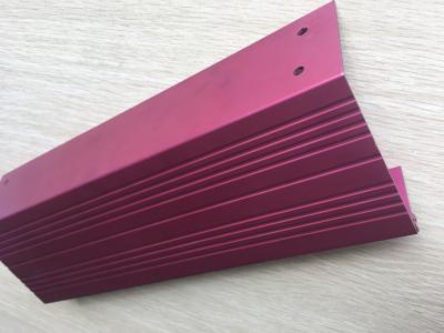 Chine Le rose a anodisé des profils en aluminium standard d'extrusion avec le perçage et le tapement de commande numérique par ordinateur à vendre