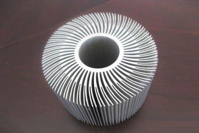 중국 Alumiunm 열 싱크를 위한 은에 의하여 양극 처리되는 알루미늄 밀어남 모양 사용 판매용