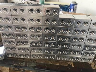 Китай Части Кнк алюминиевого пневматического цилиндра подвергая механической обработке для гидравлического цилиндра и источника питания продается