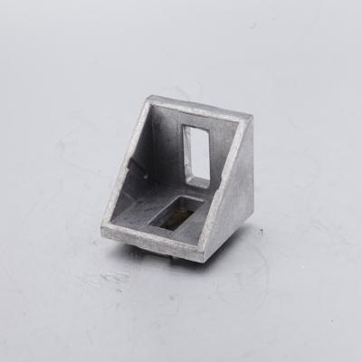 China Protuberancia de aluminio de la ranura del conector T del ángulo de 45 grados con el soporte de la esquina del casquillo 20x20 en venta