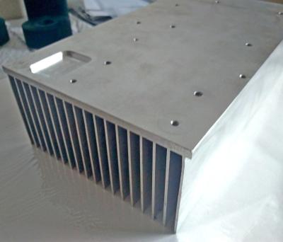 China Extrusão de alumínio retangular do dissipador de calor 6061 T6 para o uso do equipamento do CNC à venda
