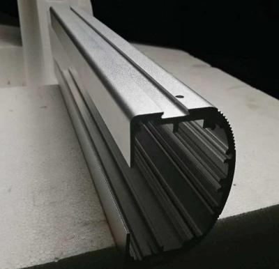 China A prata brilhante anodizou o cerco de alumínio da extrusão 6063 T5 com perfuração do CNC à venda