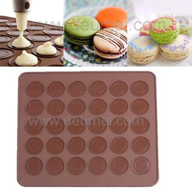 China 30-Capacity Round Shaped Non Stick Heat Resistant Reusable Macarons Silicone Baking Mat for sale