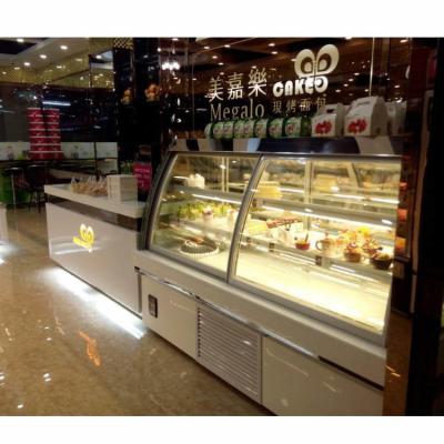 China Los ruidos bajos avivan el refrigerador de enfriamiento de la exhibición de los pasteles 760W en venta