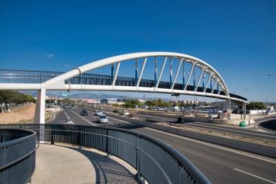 China Puente estructural prefabricado de acero pintado Q355 Cruce de peatones con arco atado en venta