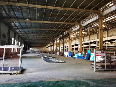 Cina PEB ha prefabbricato il magazzino della struttura d'acciaio che sviluppa la larghezza di 2200mm in vendita