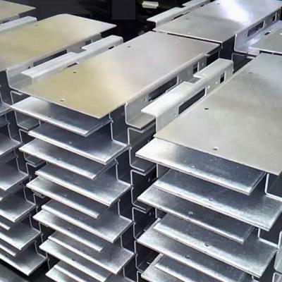 China Fabricaciones de chapa de aluminio con 0,5 mm - 20 mm MOQ 1000 piezas en venta