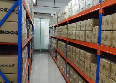 China Estantes ligeros de acero para almacenamiento en almacén de múltiples niveles 100-120 kg/capa en venta