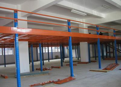 China 2 niveaus koudgewalste industriële stalen opslagrekken Platform Oranje / Blauwe kleur Te koop