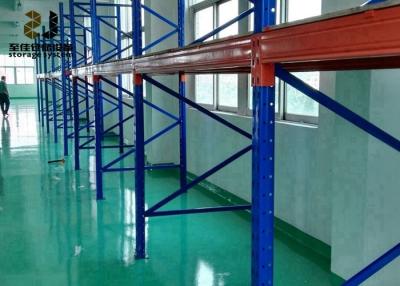 China Acero Q235 / 245 Estantes de armazenamento pesados revestidos de potência / Prateleiras de armazém à venda
