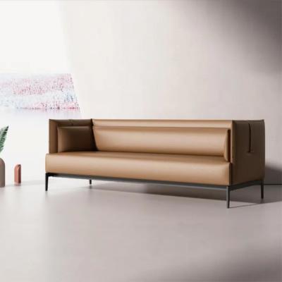 China Conjunto de sofás de escritório de couro com enchimento de esponjas durabilidade de cor marrom para apartamento à venda