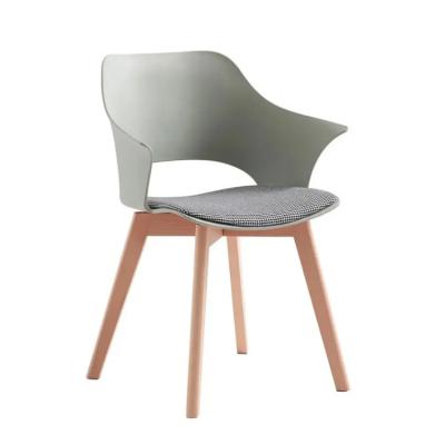 China Cadeira de lazer moderna de plástico PP móveis ergonômicos para sala de estar à venda