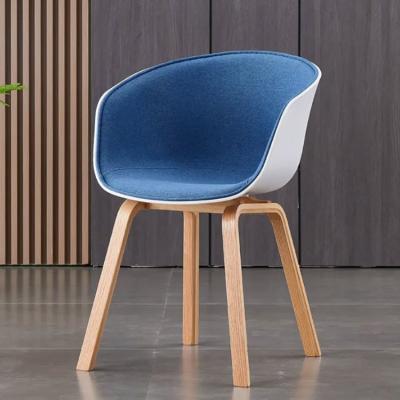 China Cadeira de jantar com almofada azul 760HMM material PP design moderno elegante à venda