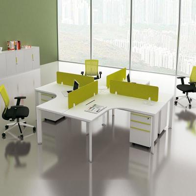 中国 120 度 白色 MDF 部屋 4 スタッフ ワークステーション テーブル オフィスルーム 販売のため