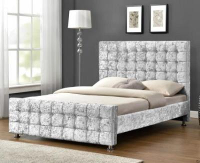 China OEM Upholstered Grey King Size Bed Crush Velvet Fabric Bed Frame EMC Certificate Te koop