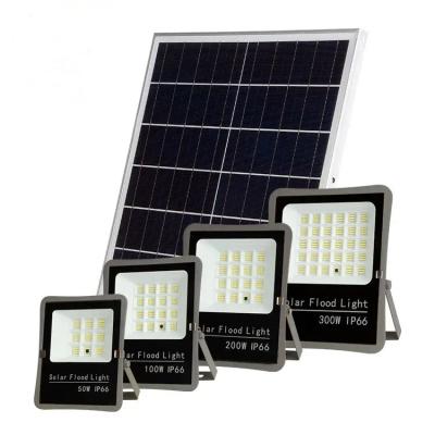 China Luz de inundación solar al aire libre impermeable LED ahorro de energía 50w 100w 200w 300w en venta