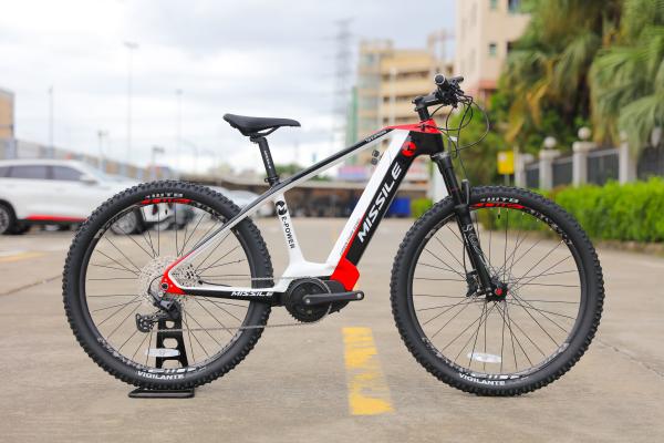 Quality 350w Bafang Motor Carbon Frame Electric Bicycle with Lithium Battery and Speed for sale