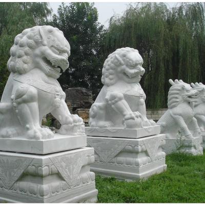 中国 Gate Door Natural Marble Lion Sculpture Hand Carved 販売のため