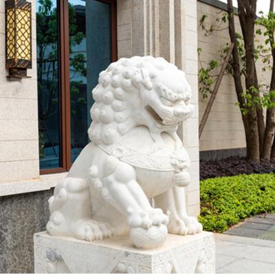 China Outdoor Garden Large White Marble Lion Statues Customized for sale