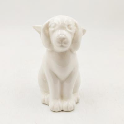 Chine Animaux en céramique vitrée Chien ceratif blanc avec ailes Figurine peinte à la main Cadeau de collection pour les amoureux de chiens Décoration de jardin à domicile à vendre