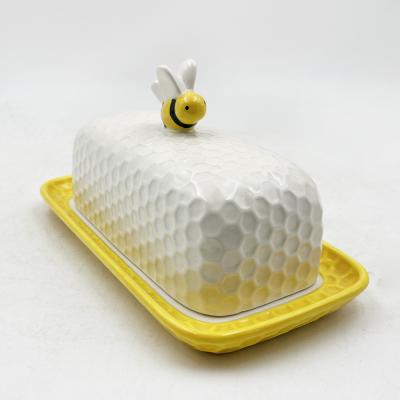 Chine Porcelaine colorée conserveur de beurre plateau de beurre avec couvercle plaque blanche avec couverture d'abeille plateau en céramique couleur personnalisée à vendre
