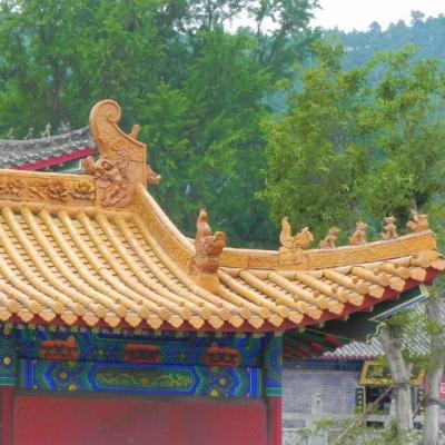 China O caulim Clay Handmade Plain Tiles Yellow vitrificou o pagode chinês do templo da terracota à venda
