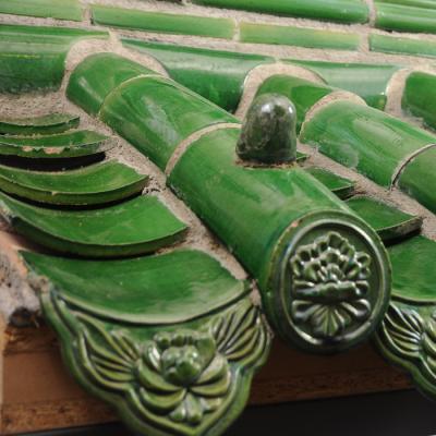 中国 緑の日本の艶をかけられた屋根瓦の明白で古いタイルを張られた屋根家のハンドメイドの彫刻 販売のため