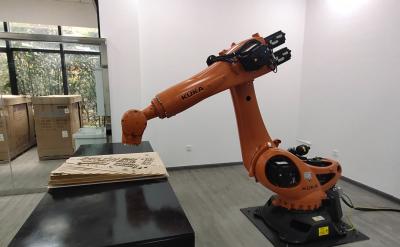 Chine Bras SUPPLÉMENTAIRE de robot d'occasion KUKA KR210 R3300 pour cuitting à vendre