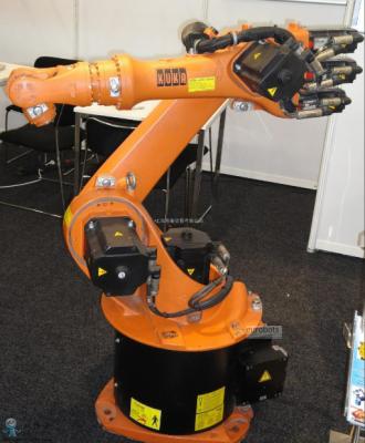 中国 Used Kuka Industrial Robot arm KR 70 R2100 PA with gripper 販売のため