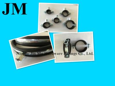 China Abrazadera de tubo de goma negra resistente, abrazadera de tubo del soporte de la pared de 2 pulgadas/sujeciones en venta