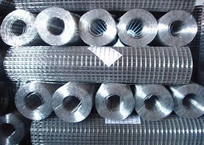 Chine Le zinc chaud a galvanisé le fil soudé Mesh Roll 2.0-4.0mm pour le bâtiment de construction à vendre