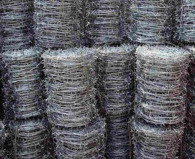 China 12*12 galvanizou o arame farpado que de aço 2,5 milímetros de resistência de oxidação fácil mantêm à venda