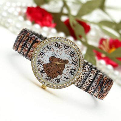 中国 23cm の革紐が付いている合金のダイヤモンド G の花のジュネーブの水晶日本 Movt 腕時計の花 販売のため