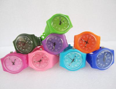 Китай Движение Японии кварца wristwatches образца людей/женщин цветов конфеты резиновое продается