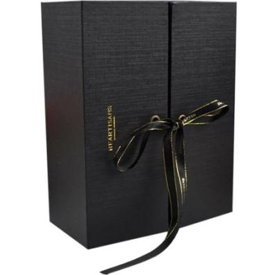Chine Boîte-cadeau épais de carton de carton du boîte-cadeau CMYK PMS d'anniversaire de papier noir de mariage avec le ruban de couvercle à vendre