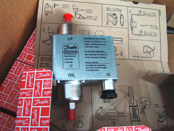 Refrigeration controls Oil Differential Pressure Control MP Series MP54 MP55  series CE 230 V or 115 V a. C. Or d. C.