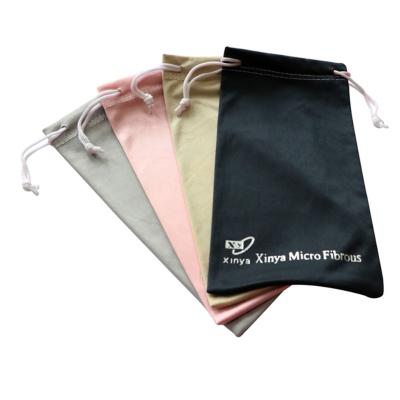 China Customized Microfiber Cleaning Cloth Pouch With Various Packing Options for sale