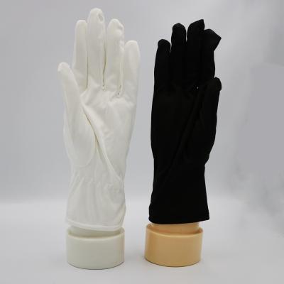 China Reusable Microfiber Cleaning Gloves Non Slip Chemical Resistant Jewelry Gloves for sale